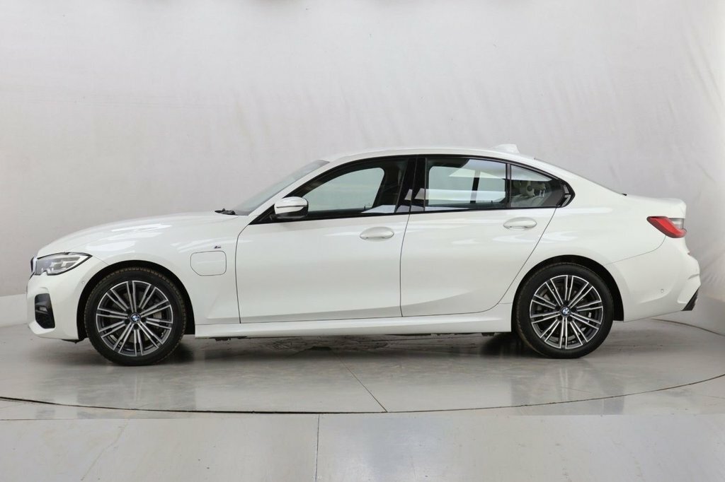 BMW 3 Series 2L M Sport KR70JNU White #4
