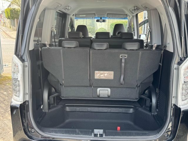 Honda StepWagon 2L Spada,8 Seater,ulez Free Red #28