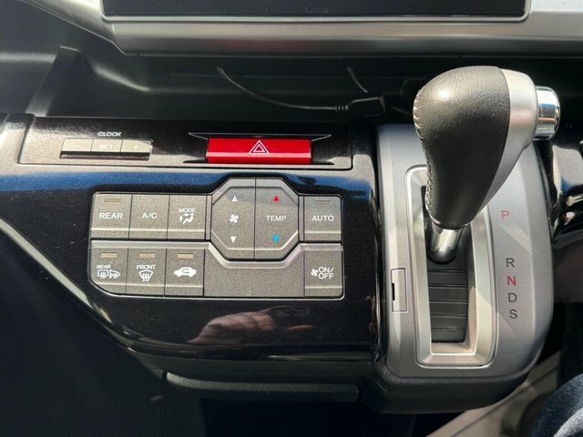 Honda StepWagon 2L Spada,8 Seater,ulez Free Red #18