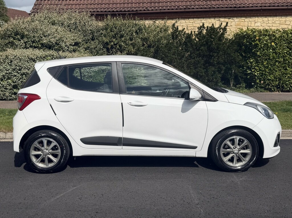 Hyundai I10 1.2 I10 Prem 1.2 Blue Int Ccss 201616 AK16UBG White #3