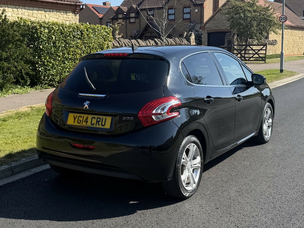 Peugeot 208 1.2 Vti Allure 201414 YG14CRU Black #4