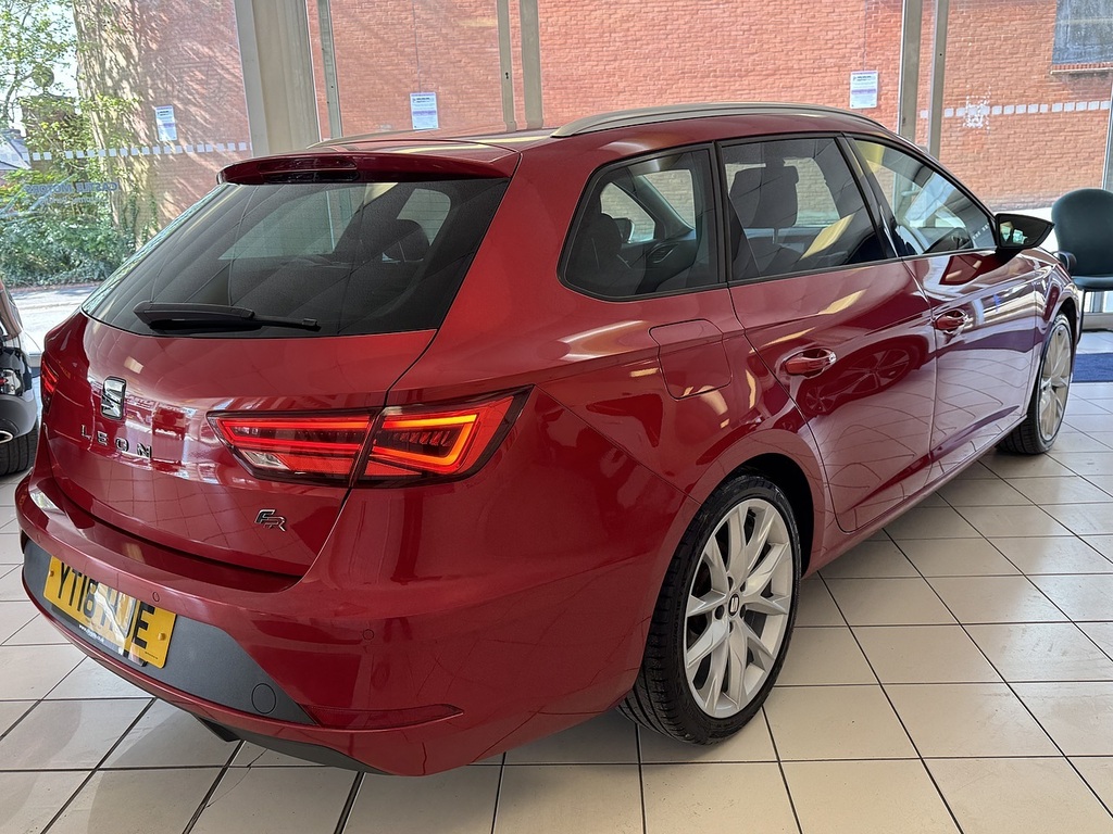 Seat Leon Tsi Fr Technology U6352 Ulez Red