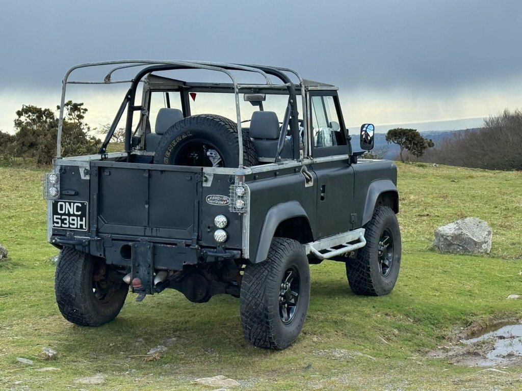 Land Rover Defender X-dynamic Hse Red #5