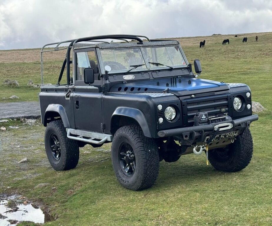 Land Rover Defender X-dynamic Hse Red #1