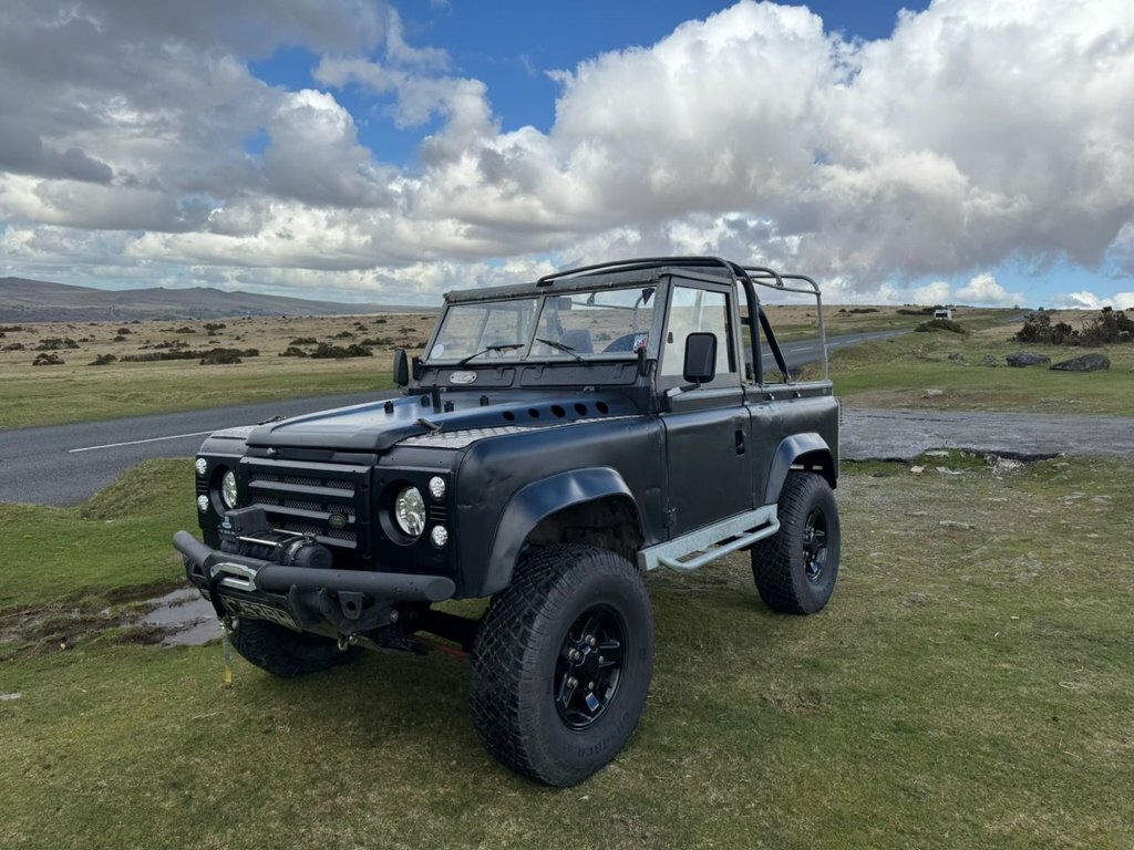 Land Rover Defender X-dynamic Hse Red #2