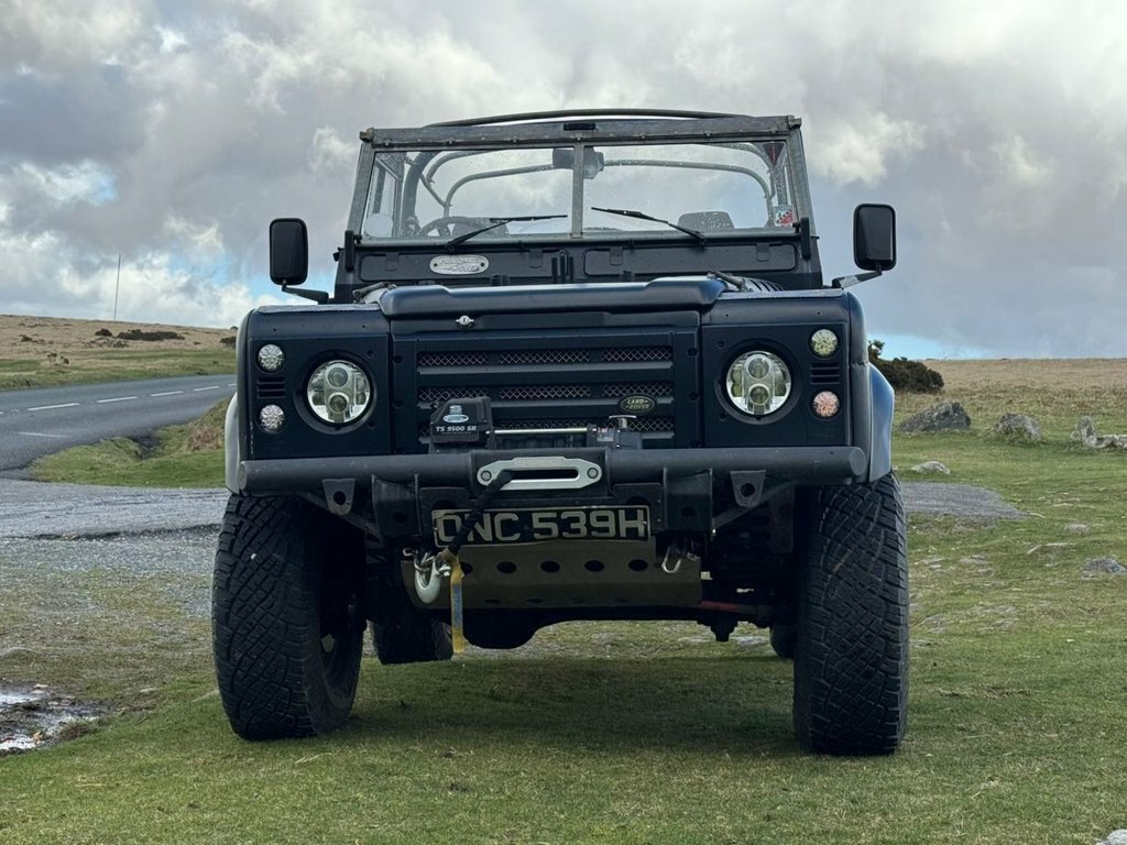 Land Rover Defender X-dynamic Hse Red #7