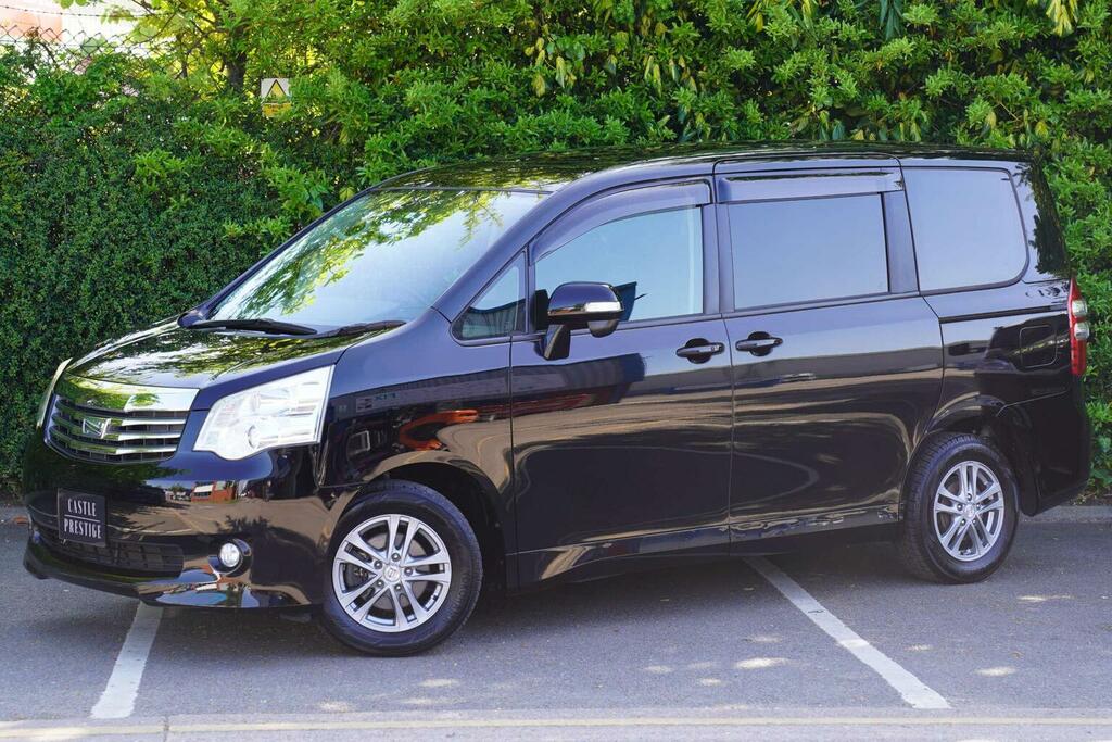 Toyota Noah 2.0 Si Ed Sunroof -Swivel Seats-ulez White #9