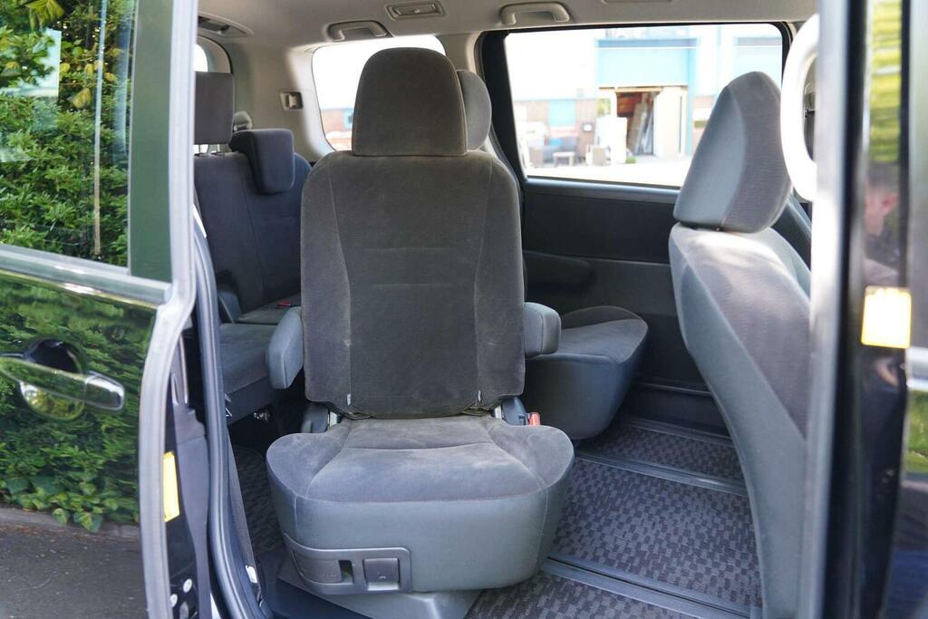 Toyota Noah 2.0 Si Ed Sunroof -Swivel Seats-ulez White #49