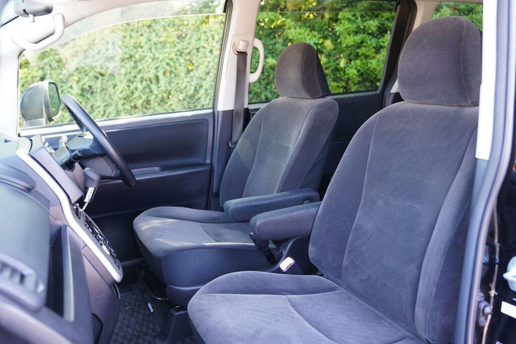 Toyota Noah 2.0 Si Ed Sunroof -Swivel Seats-ulez White #25