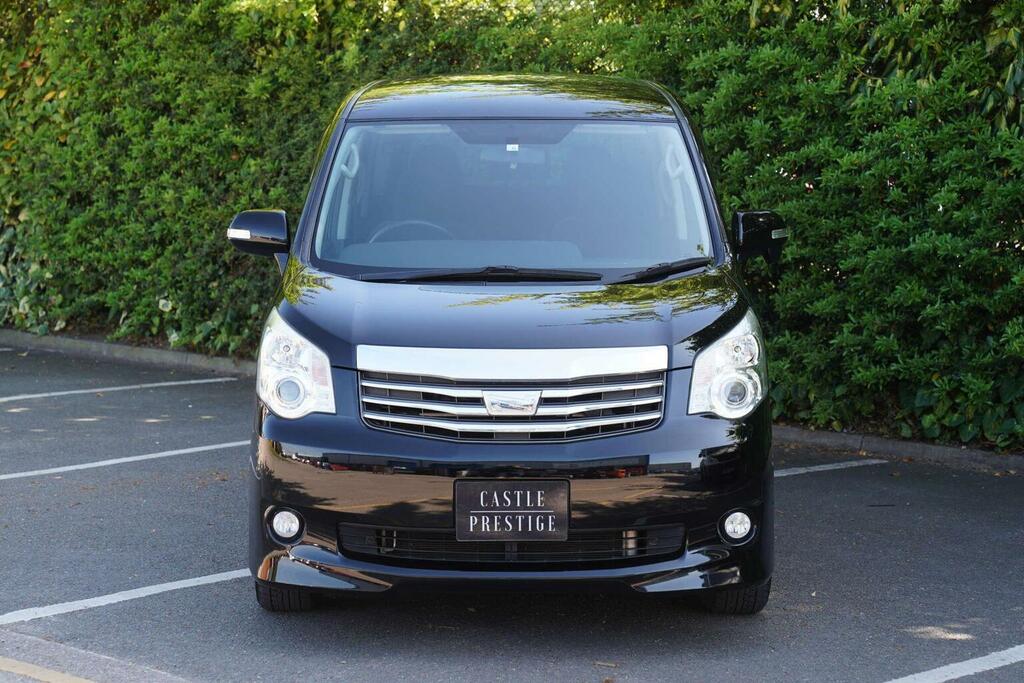 Toyota Noah 2.0 Si Ed Sunroof -Swivel Seats-ulez White #12