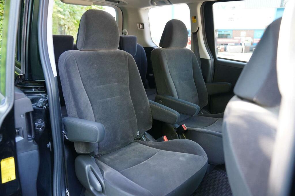 Toyota Noah 2.0 Si Ed Sunroof -Swivel Seats-ulez White #42