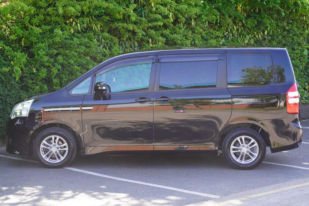 Toyota Noah 2.0 Si Ed Sunroof -Swivel Seats-ulez White #8