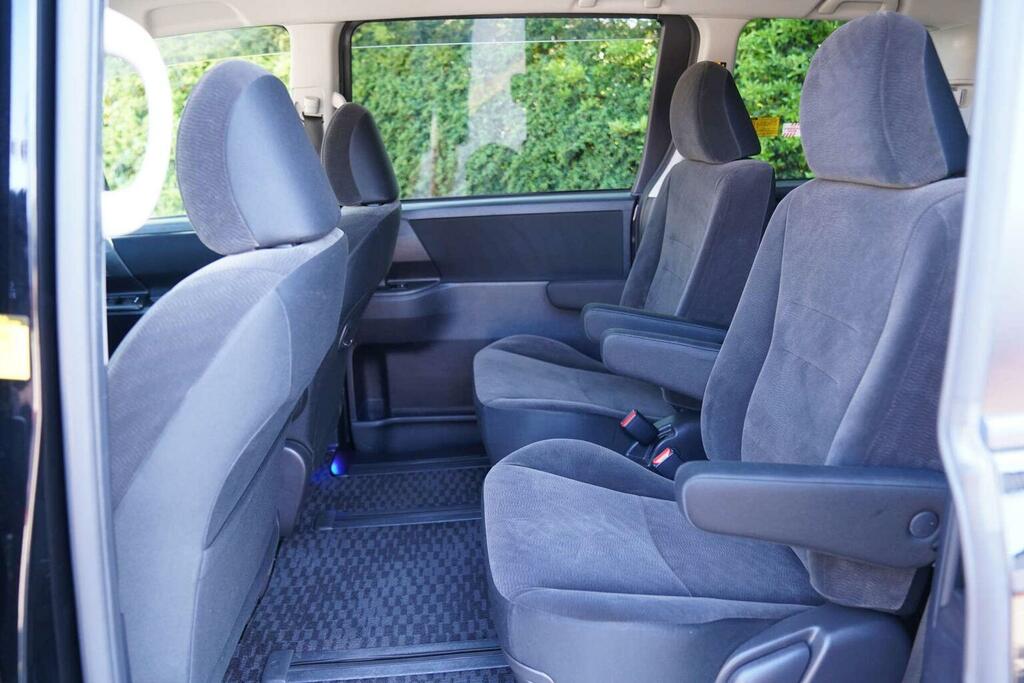 Toyota Noah 2.0 Si Ed Sunroof -Swivel Seats-ulez White #46