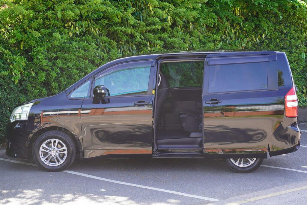 Toyota Noah 2.0 Si Ed Sunroof -Swivel Seats-ulez White #7