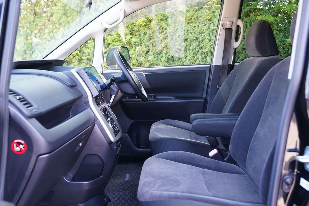 Toyota Noah 2.0 Si Ed Sunroof -Swivel Seats-ulez White #24