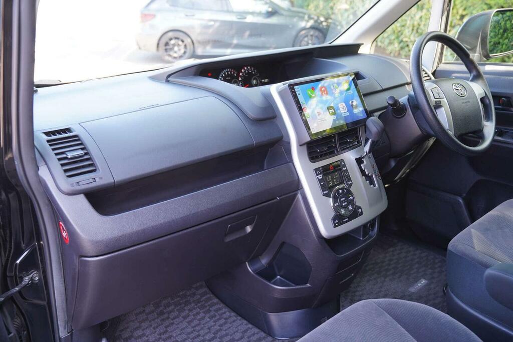 Toyota Noah 2.0 Si Ed Sunroof -Swivel Seats-ulez White #26