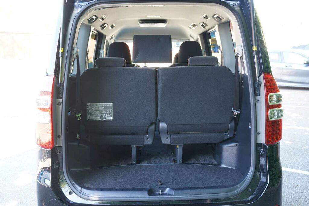 Toyota Noah 2.0 Si Ed Sunroof -Swivel Seats-ulez White #50