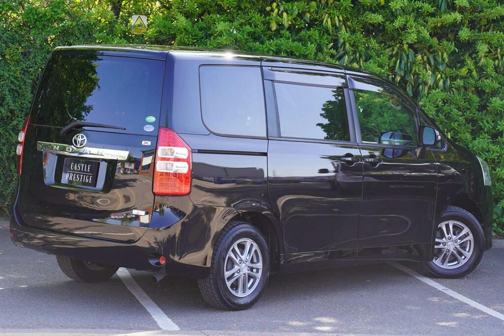 Toyota Noah Mpv 2.0 X L Selection 7 Seats 201212 Black #4
