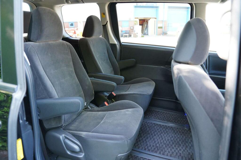 Toyota Noah 2.0 Si Ed Sunroof -Swivel Seats-ulez White #43