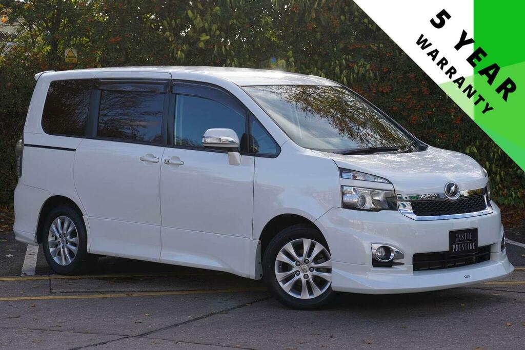 Toyota Voxy Mpv Modellista 2.0 Zs 7 Seats 201060 White