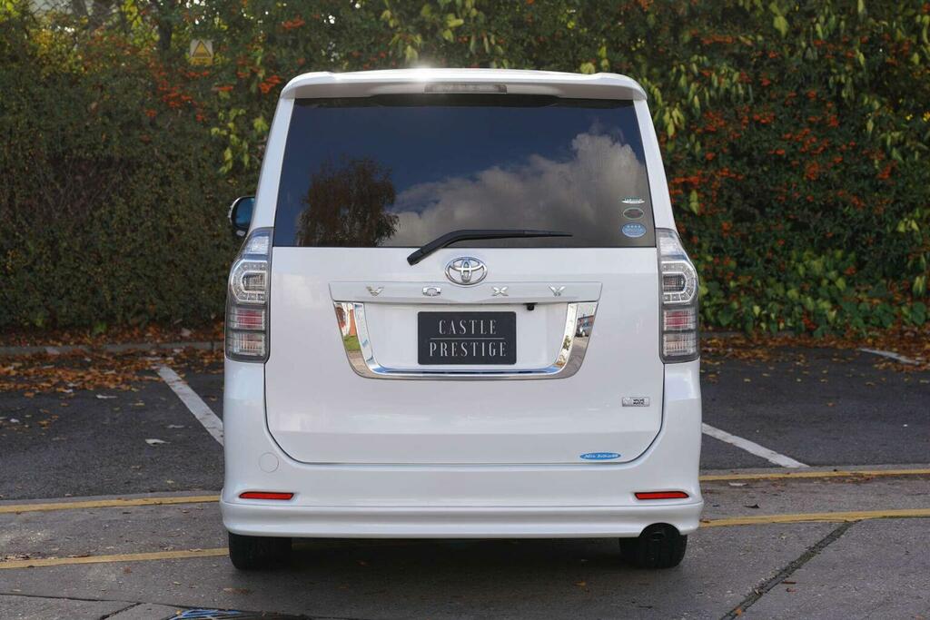 Toyota Voxy Mpv Modellista 2.0 Zs 7 Seats 201060 White #6
