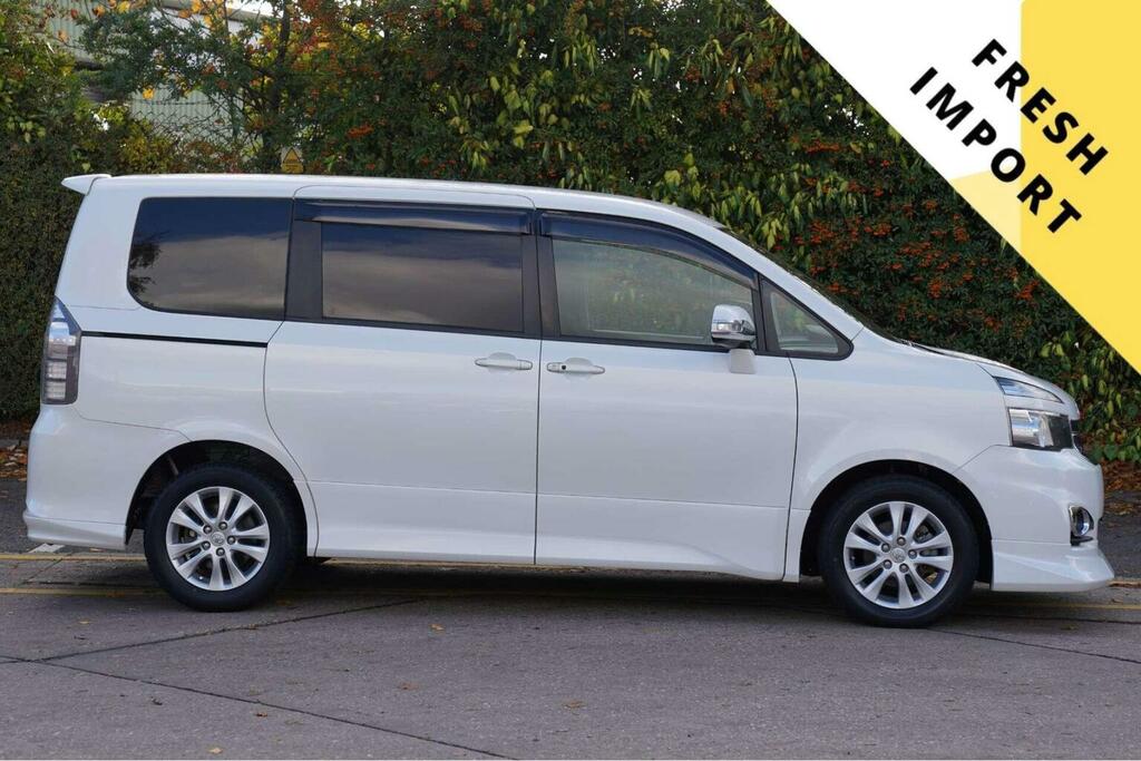 Toyota Voxy Mpv Modellista 2.0 Zs 7 Seats 201060 White #2