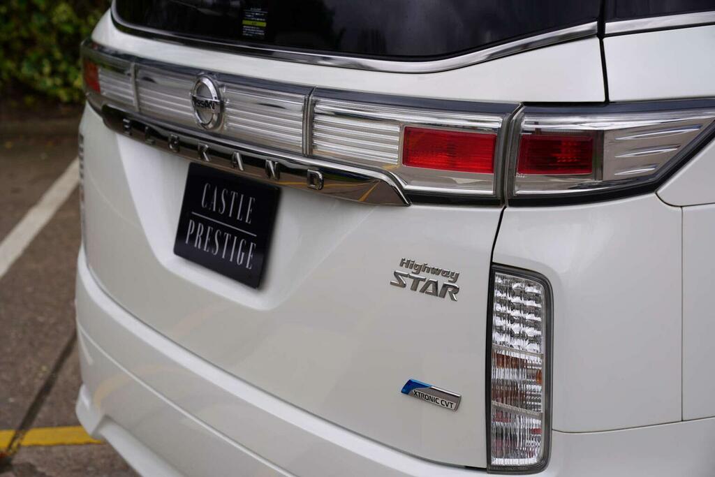 Nissan Elgrand Mpv 3.5 V6 Highway Star Urban Selection V 7 Se IMP566 White #5