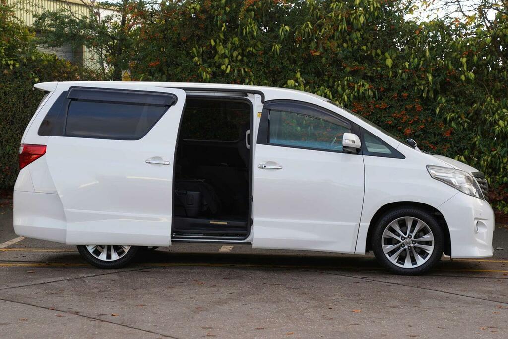 Toyota Alphard Mpv 2.4 S 7 Seats 201111 White #3