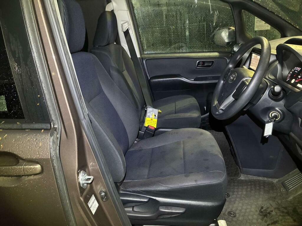 Toyota Noah Mpv Black #13