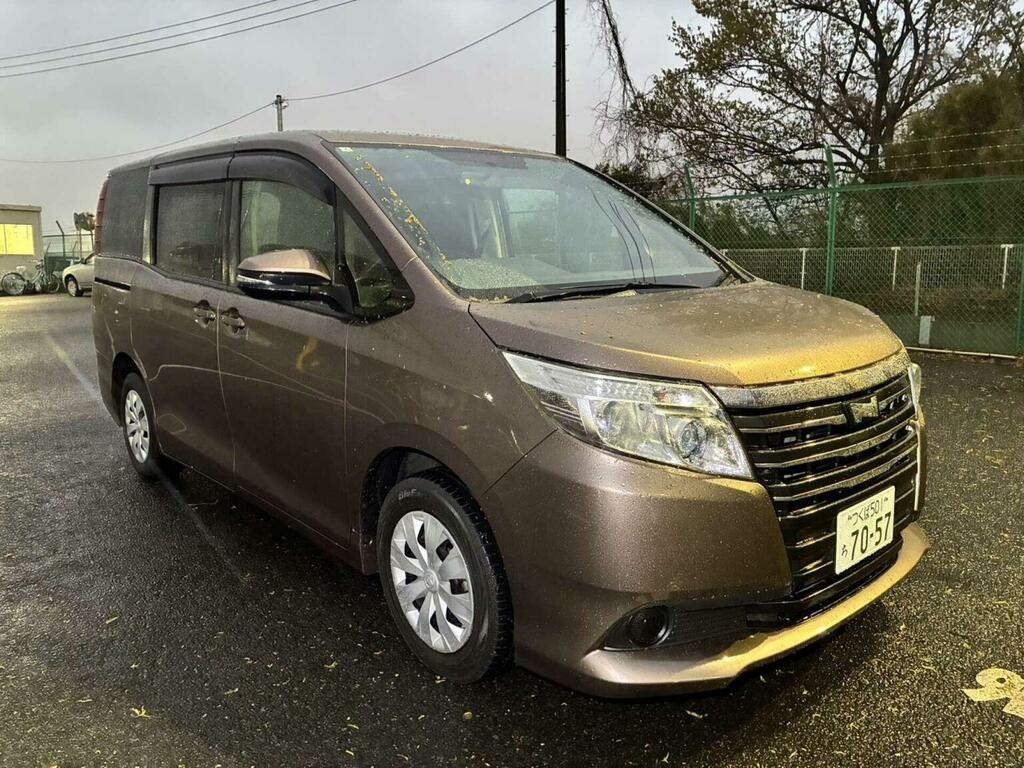 Toyota Noah Mpv 2.0 X 7 Seats 201463 Brown