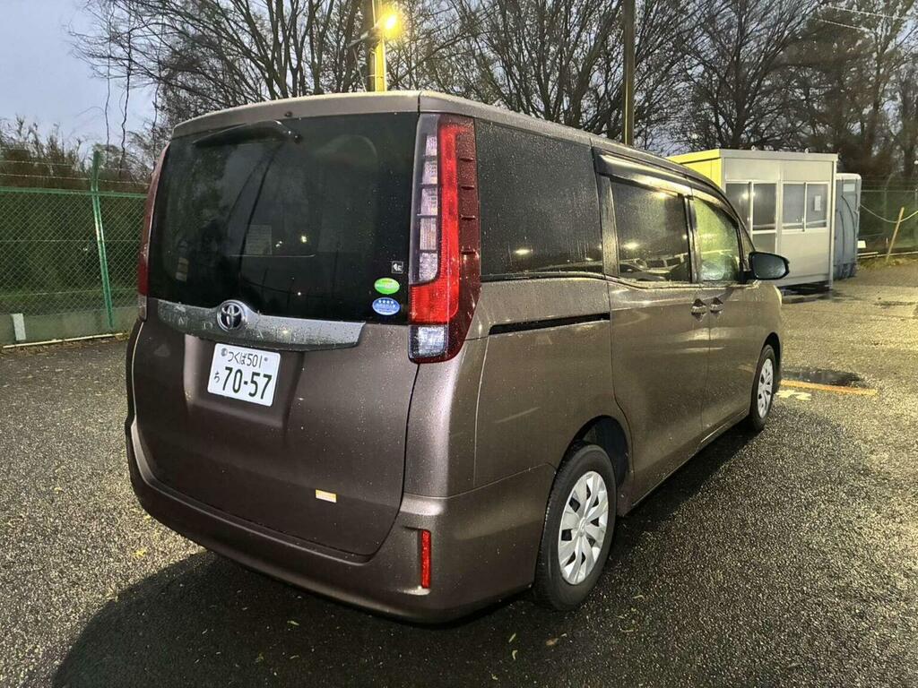 Toyota Noah Mpv 2.0 X 7 Seats 201463 Brown #3