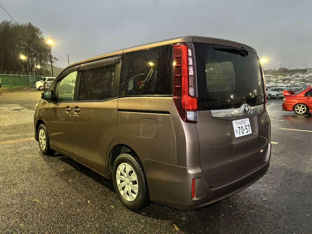 Toyota Noah Mpv 2.0 X 7 Seats 201463 Brown #5