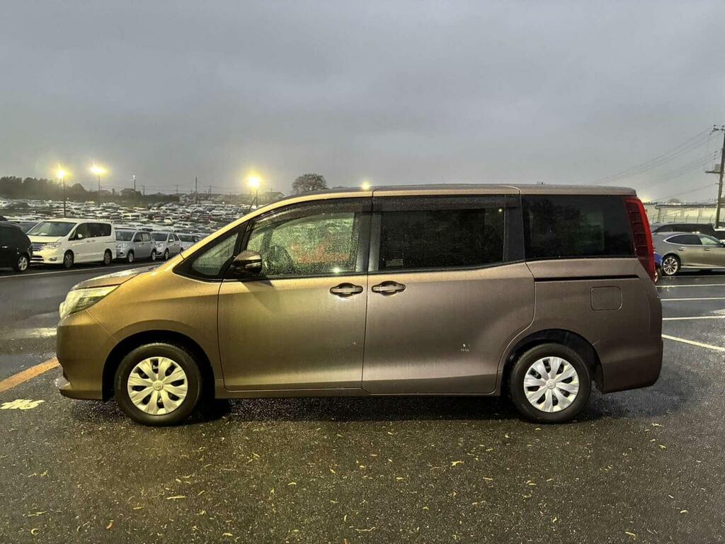 Toyota Noah Mpv 2.0 X 7 Seats 201463 Brown #6