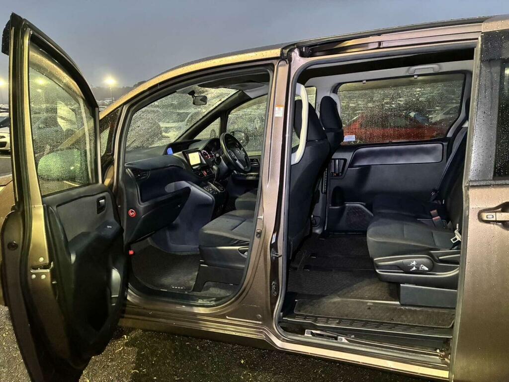 Toyota Noah Mpv Black #25