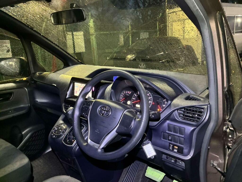 Toyota Noah Mpv Black #19