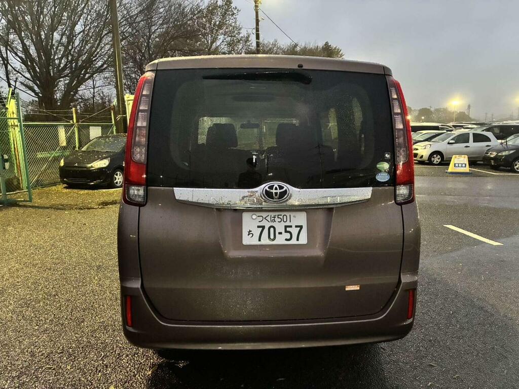 Toyota Noah Mpv 2.0 X 7 Seats 201463 Brown #4
