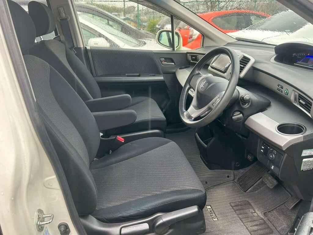 Honda Freed Suv 1.5 Hybrid Just Selection 7 Seats 201313 White #6