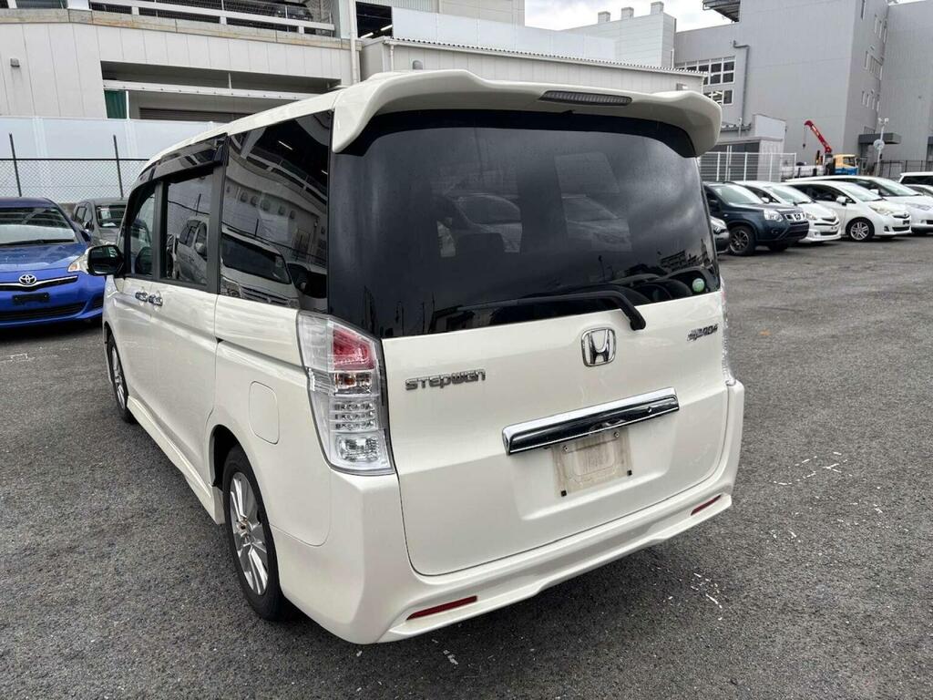 Honda StepWagon Mpv 2.0 Spada Z 8 Seats 201161 White #3