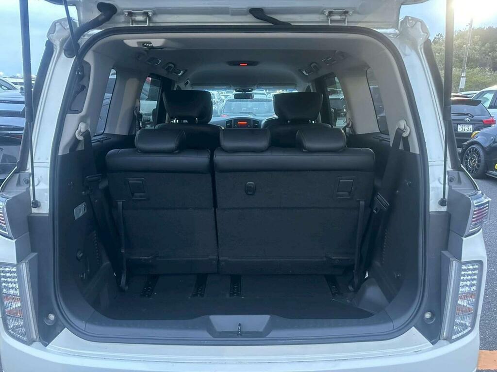 Nissan Elgrand Van 200202 White #18