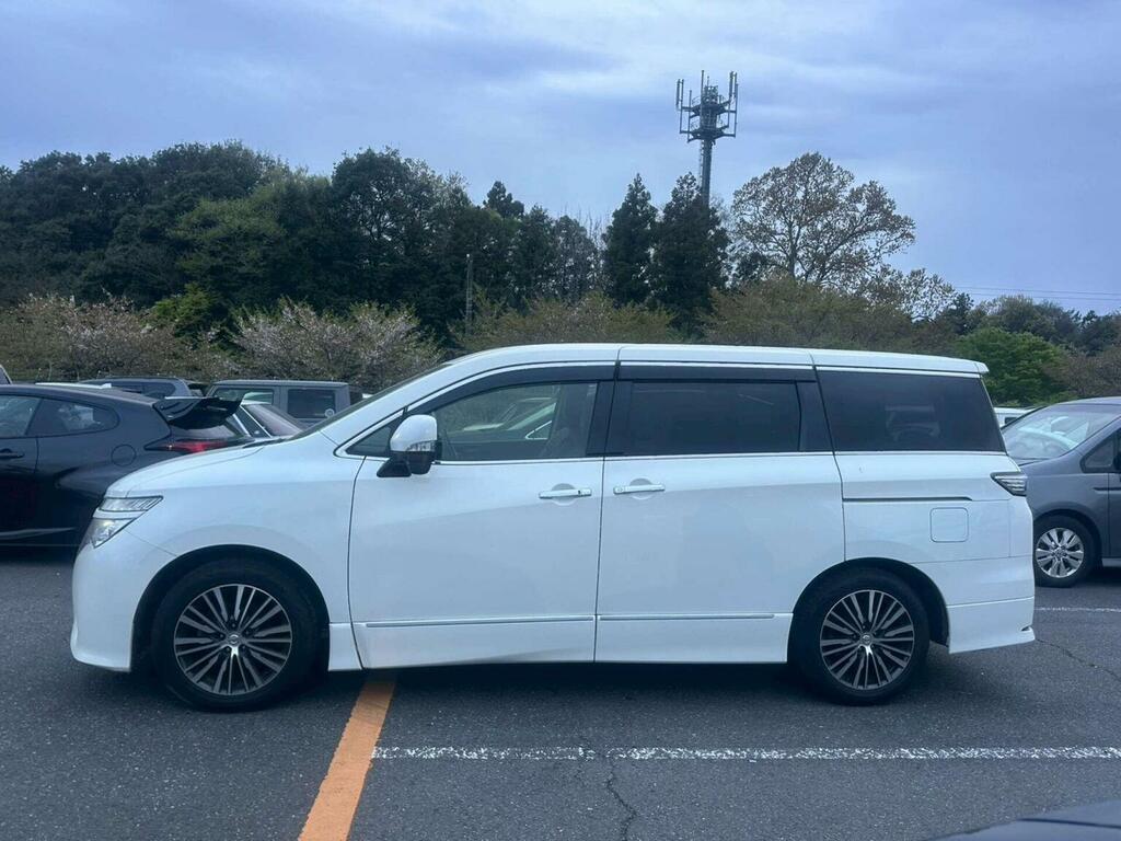 Nissan Elgrand Van 200202 White #6