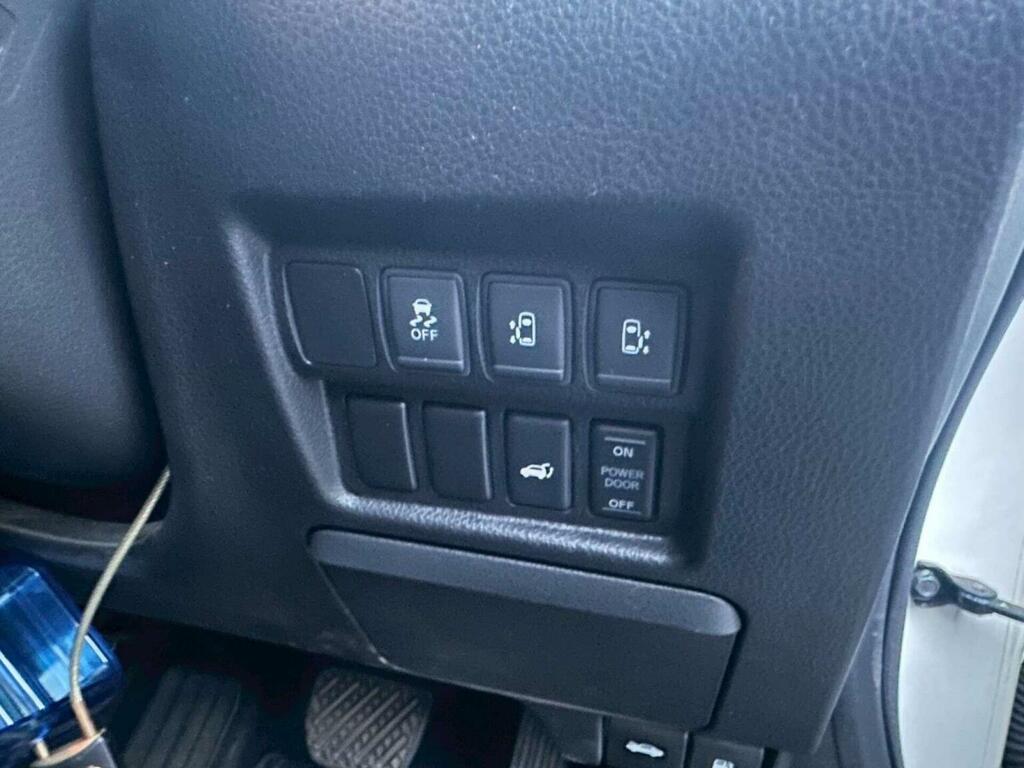 Nissan Elgrand Van 200202 White #15