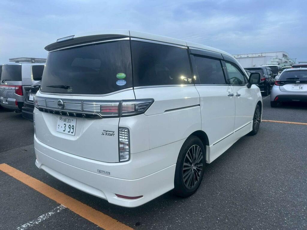 Nissan Elgrand Van 200202 White #3