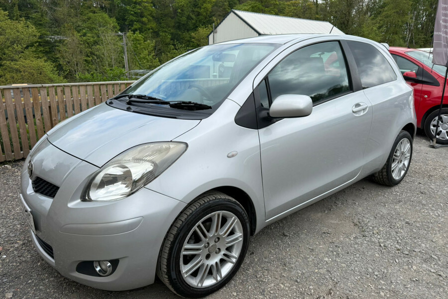 Toyota Yaris Hatchback  Silver #4