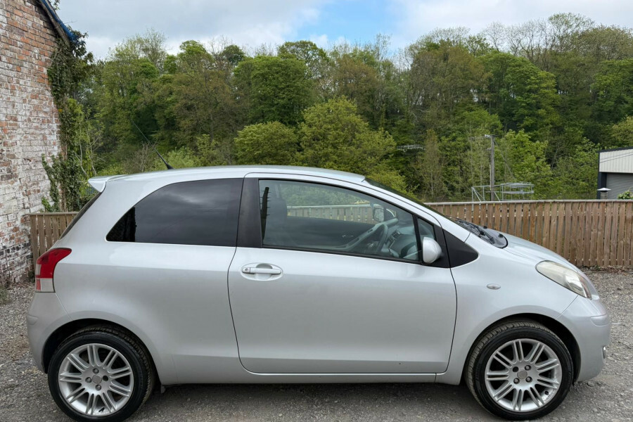 Toyota Yaris Hatchback  Silver #2