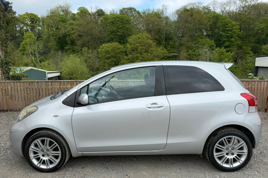 Toyota Yaris Hatchback  Silver #5
