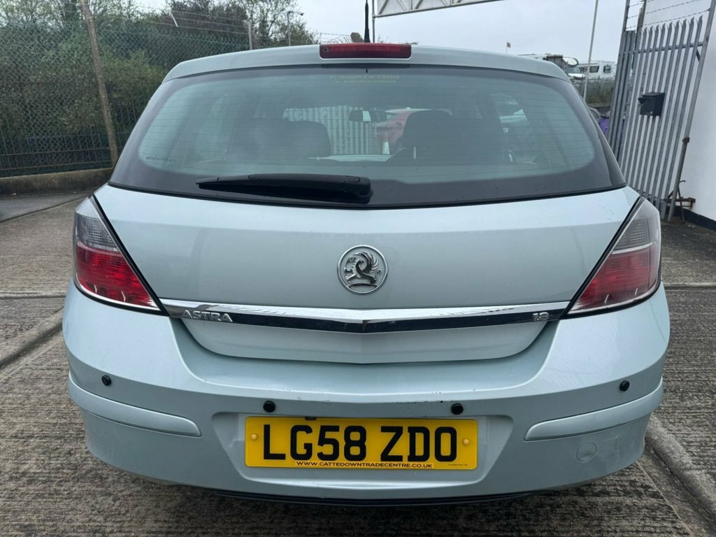 Vauxhall Astra Hatchback LG58ZDO Green #4
