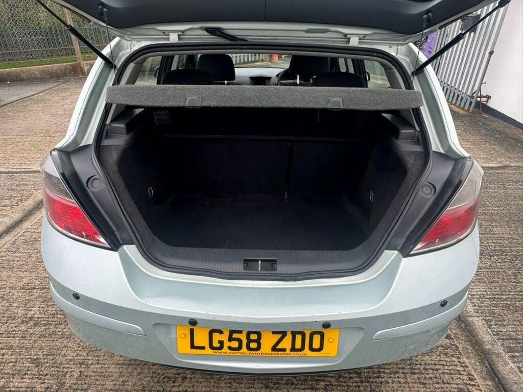 Vauxhall Astra Hatchback LG58ZDO Green #5