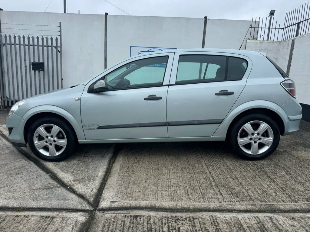 Vauxhall Astra Hatchback LG58ZDO Green #2