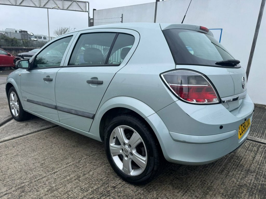 Vauxhall Astra Hatchback LG58ZDO Green #3
