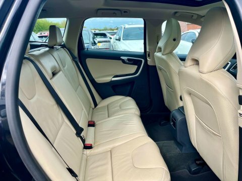 Volvo XC60 2.4 D5 Se KM63VOU Black #2